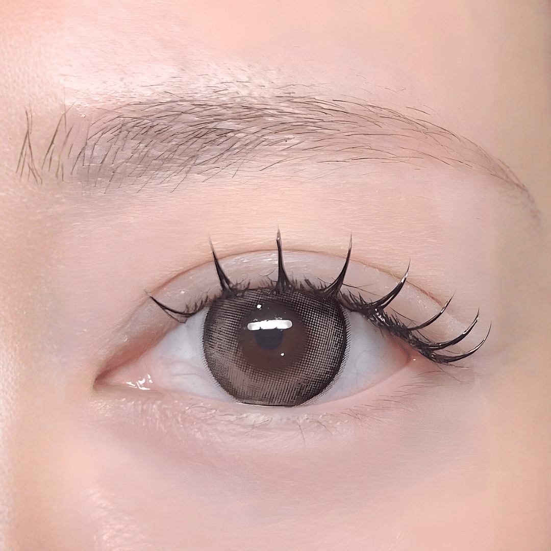 池袋東口店の人気マツエクデザイン例② 束感寄り