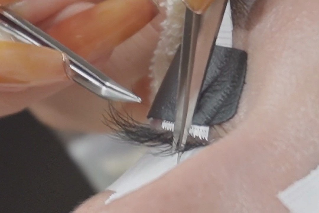 エクステ装着の様子