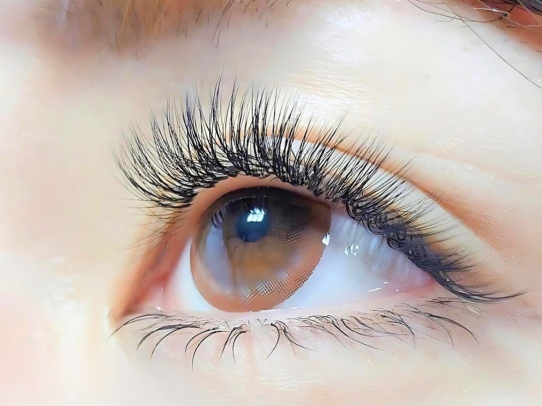 上下マツエクのぱっちりデザイン例｜写真映えやイベント前におすすめの華やか仕上がり