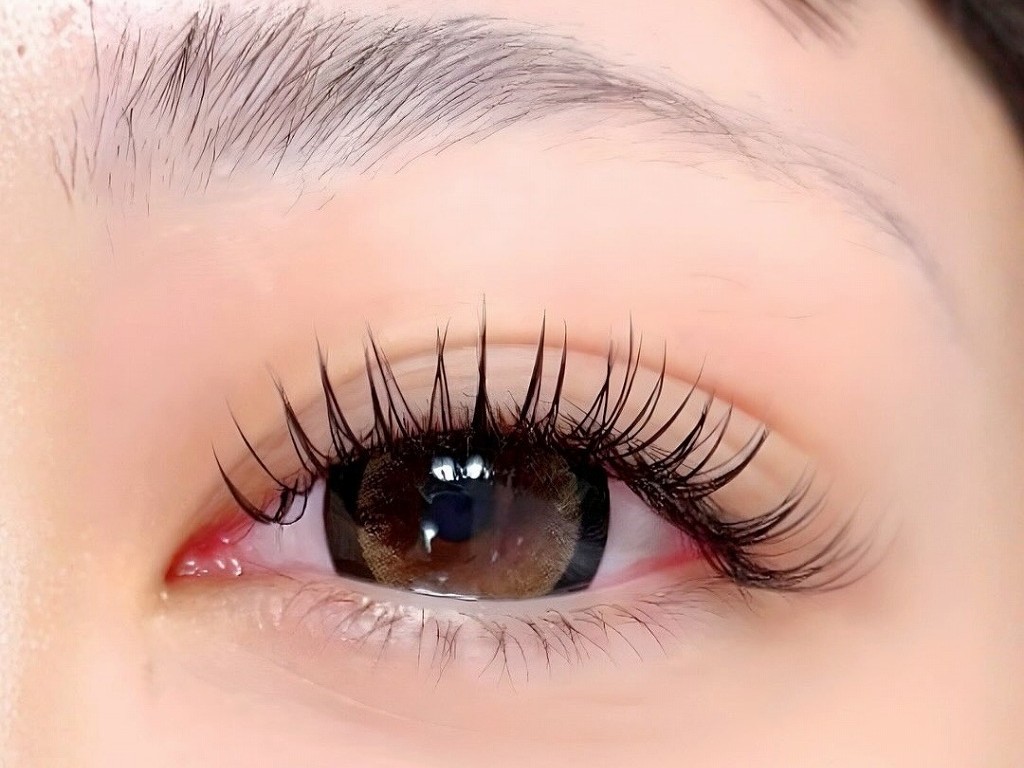 フラットラッシュのデザイン例 自然さを残しながら華やかに見せたい方向け