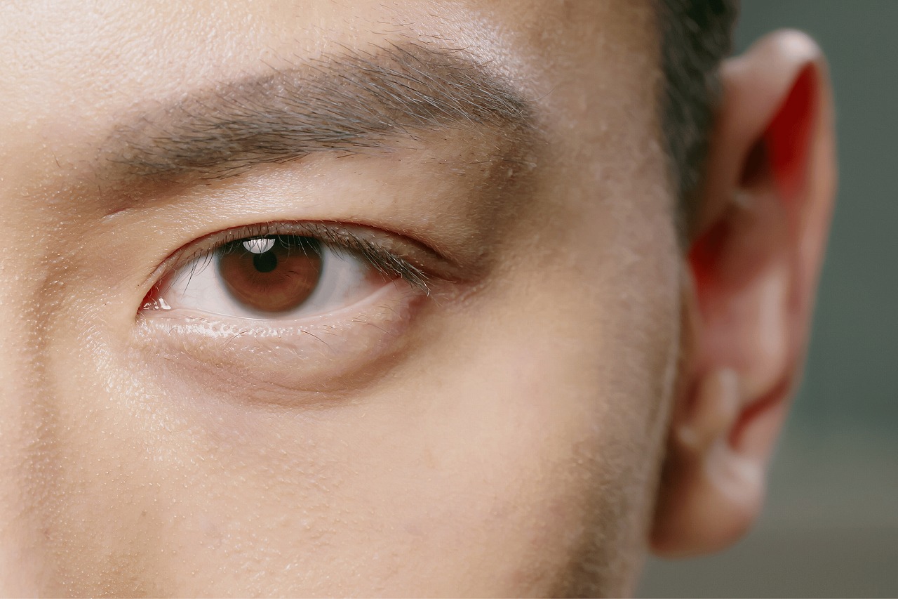 男性のための眉毛ケア術：薄い眉毛から魅力的な表情を作り出す方法とは？