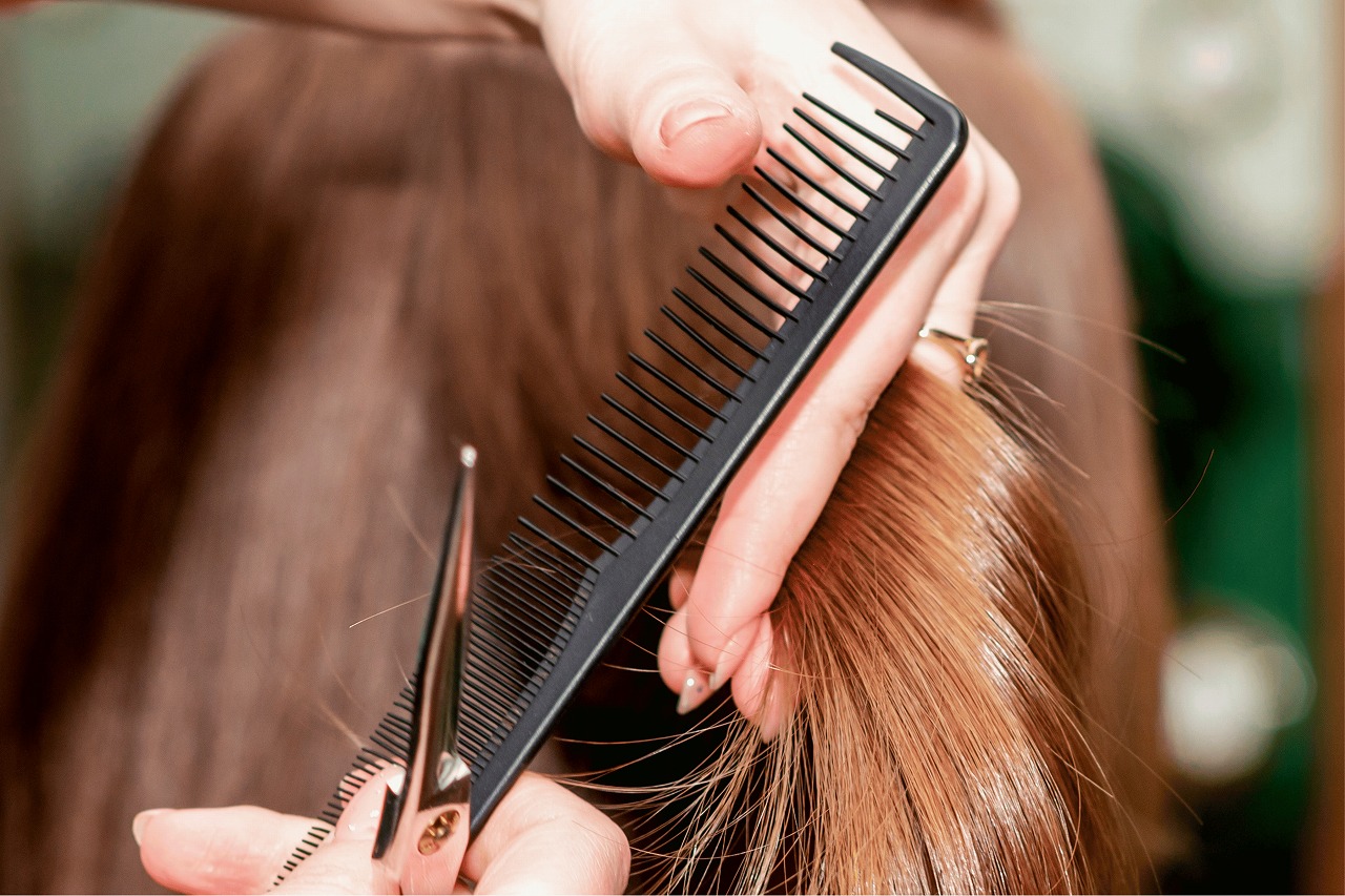 髪の切れ毛をカットする方法 - 正しいアプローチと効果